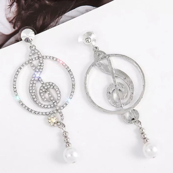 SILVER MUSIC NOTE RHINESTONE PEARL EARRINGS - Picture 5 of 5